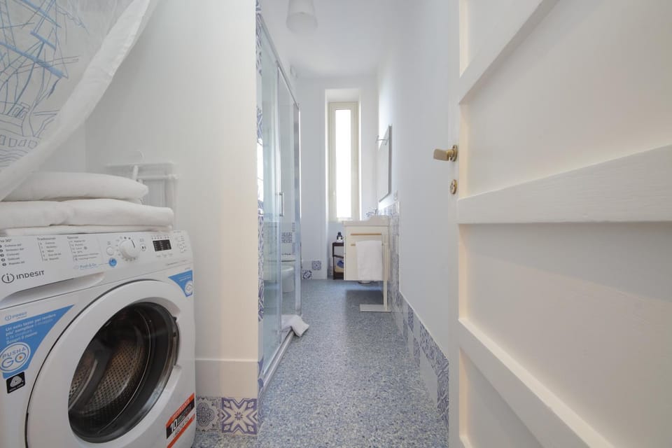 Bathroom, washing machine