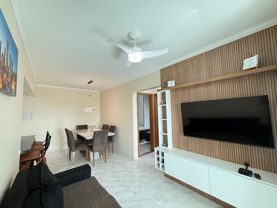 Apartamento Vista Mar Mirim 2 Dormitorios suite com Wifi para até 8 pessoas 1 vaga de estacionamento Apartment in State of São Paulo