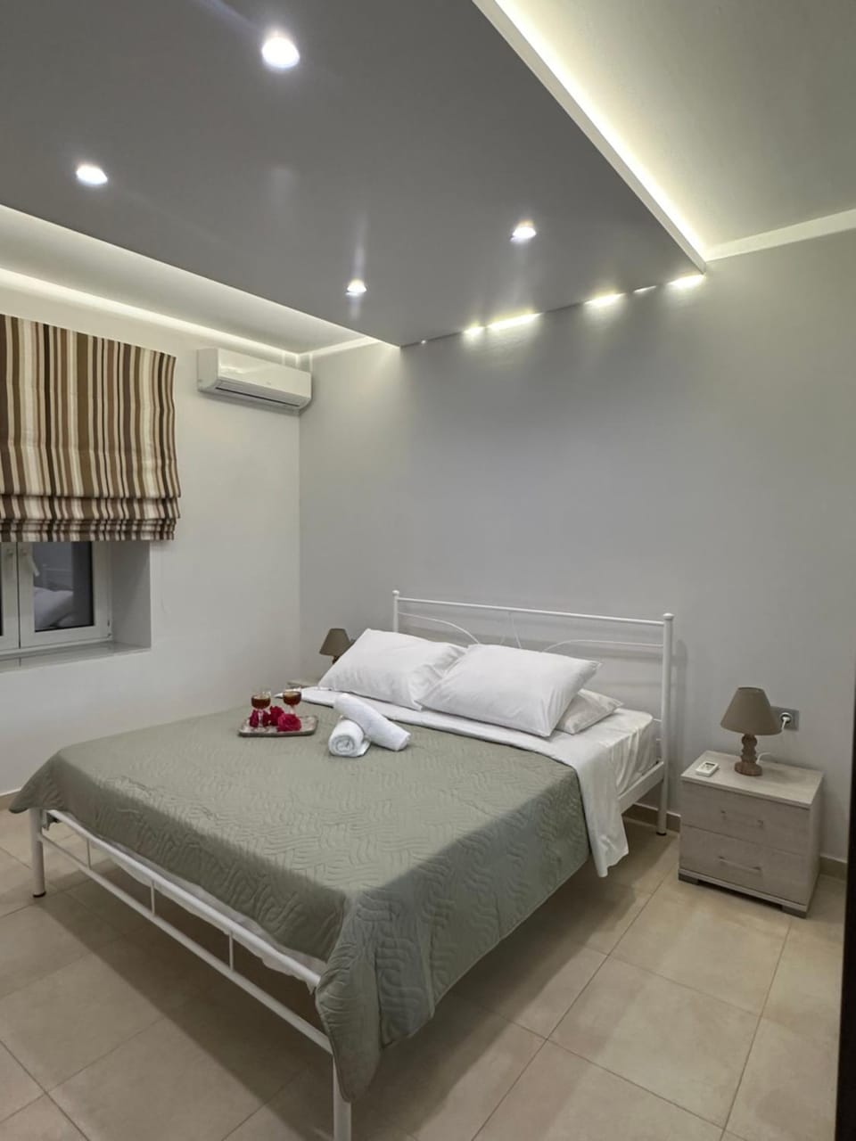 Bed, Photo of the whole room, Bedroom, towels, air conditioner