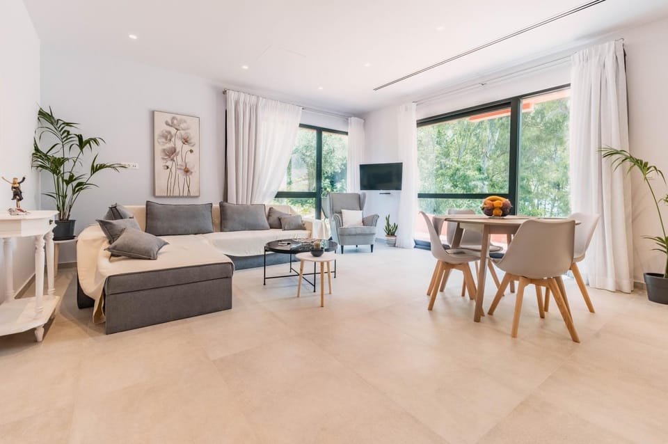 Living room, Seating area, Dining area