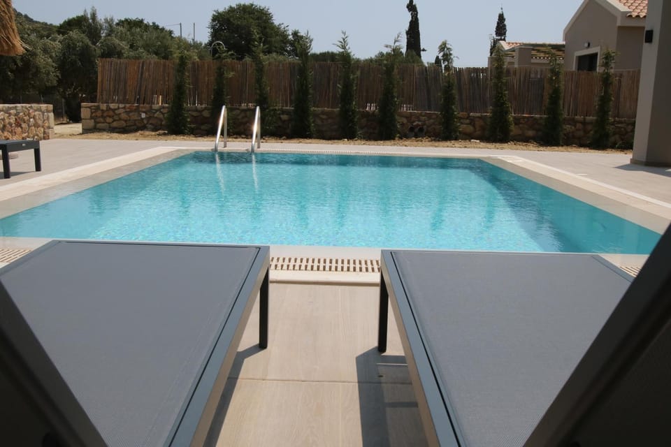 Pool view, Swimming pool, sunbed