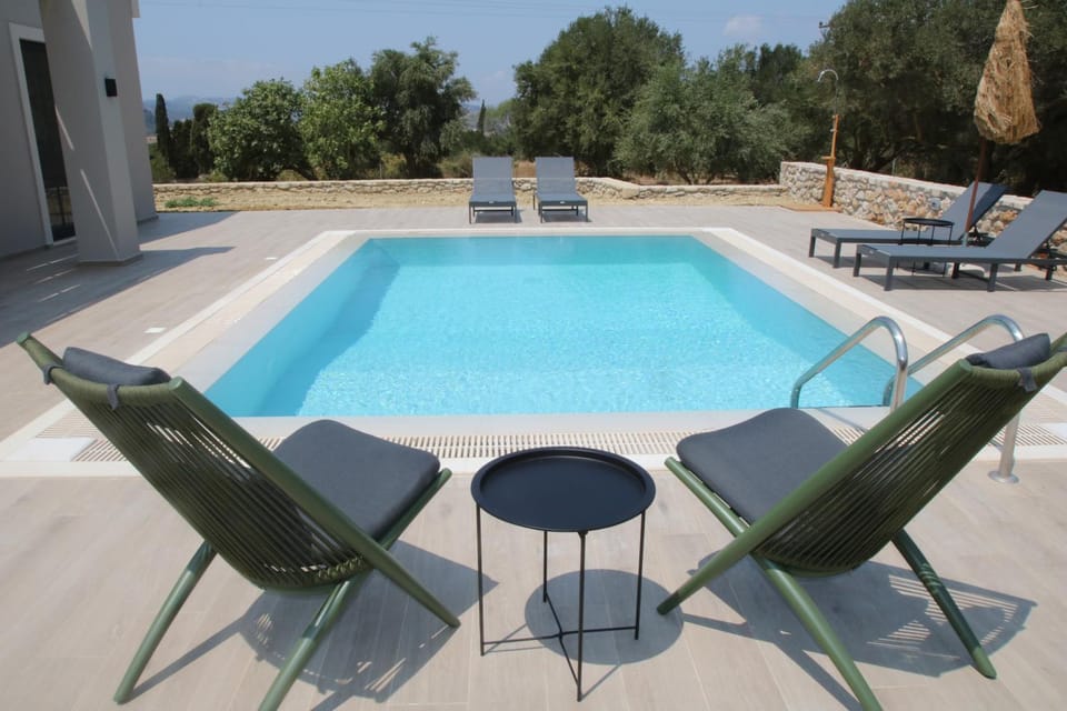 Pool view, Swimming pool, sunbed