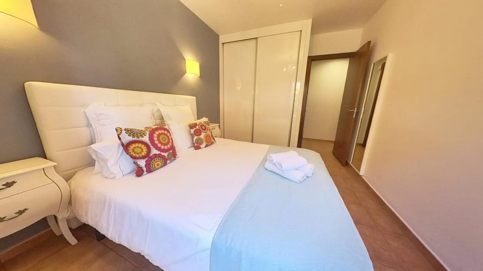 Bed, Photo of the whole room, Bedroom, towels, wardrobe