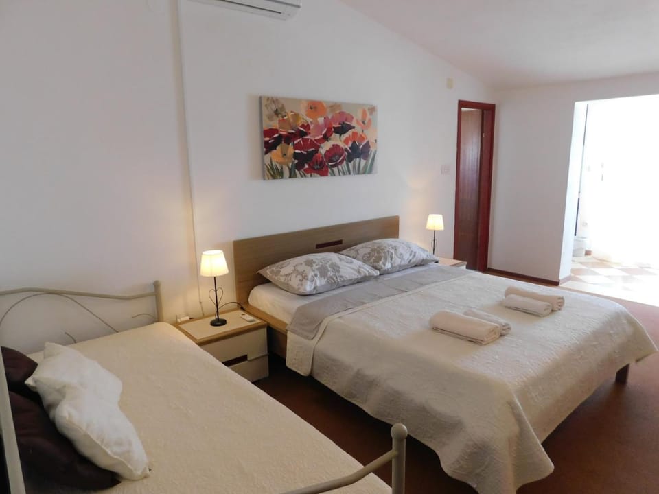 Apartments Grubelić - Perfect for Families and Small Groups Apartment in Šibenik-Knin County, Croatia