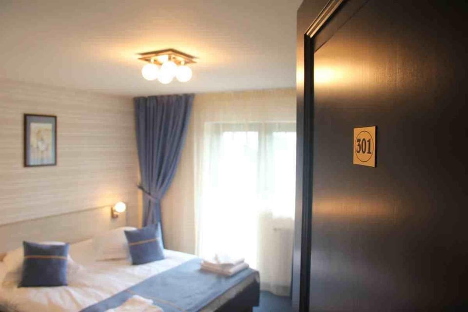 Day, Photo of the whole room
