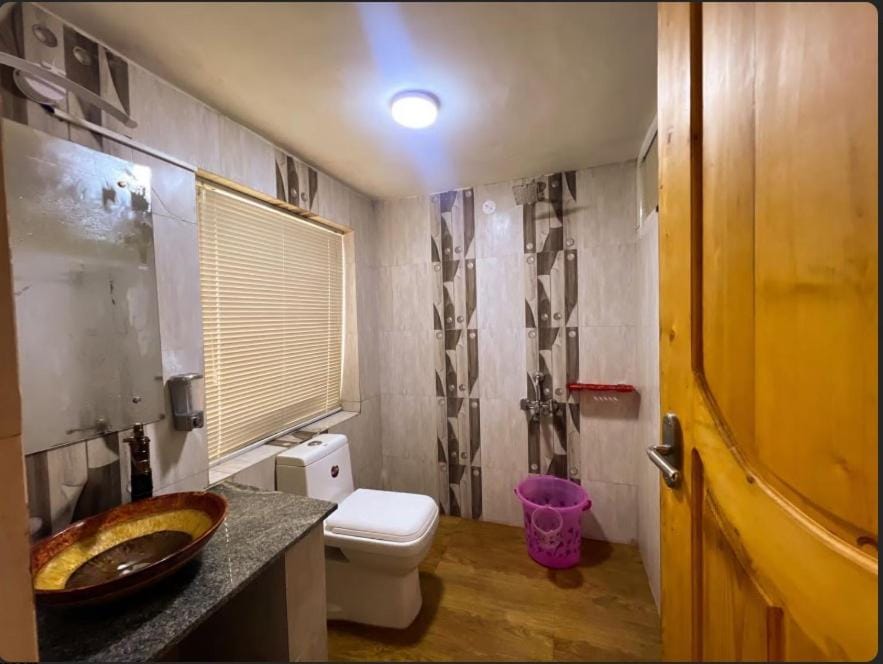 Toilet, Bathroom, towels