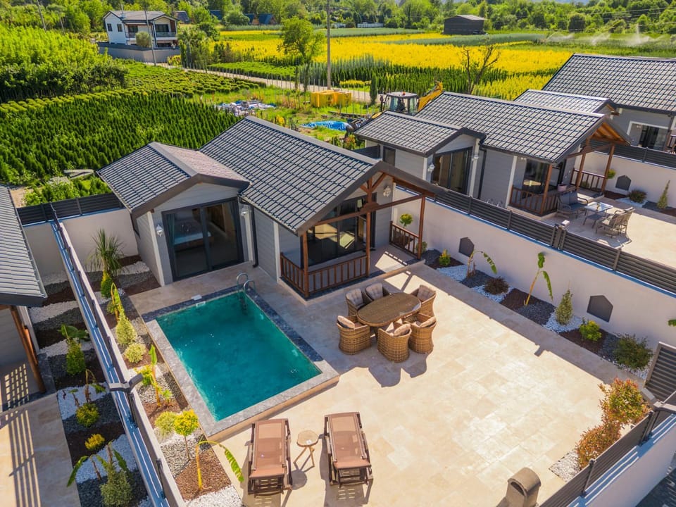 Property building, Restaurant/places to eat, Swimming pool, Breakfast