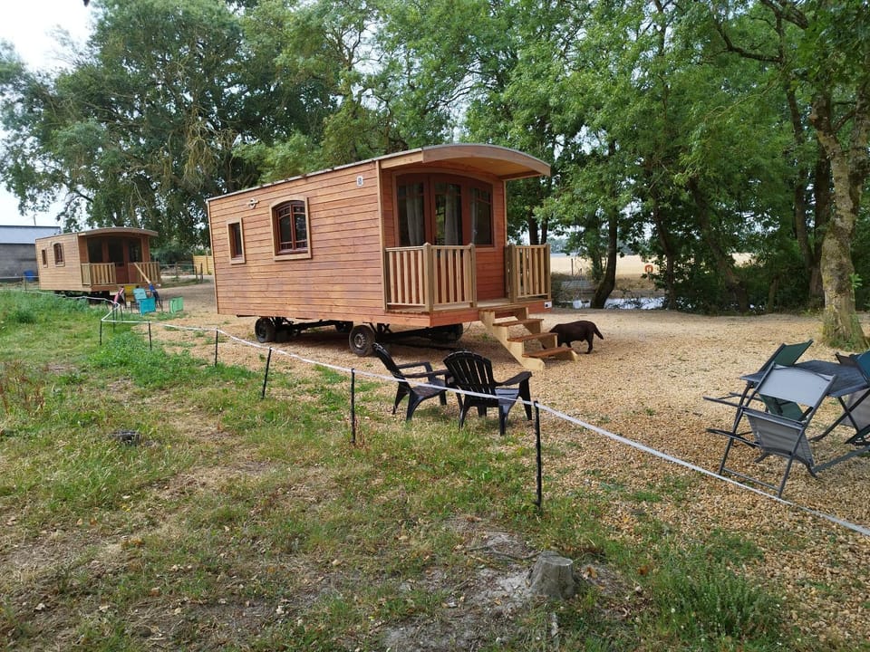 Roulotte tout confort à la ferme Apartment in Pays de la Loire