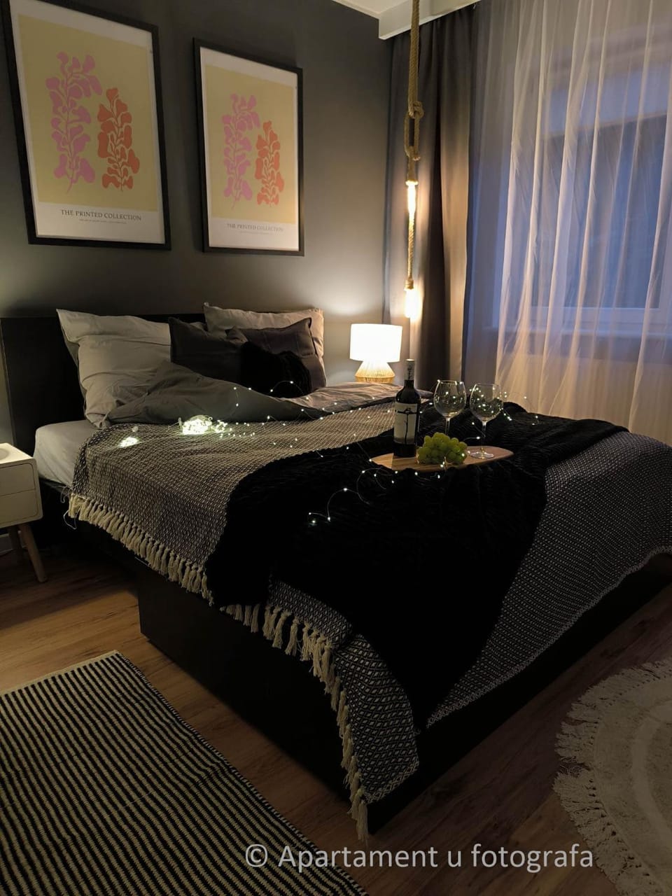 Bed, Photo of the whole room
