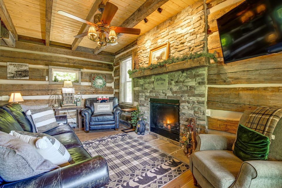 Hot Tub + Pool Table: 3-Story Gatlinburg Cabin! Cabin in Gatlinburg