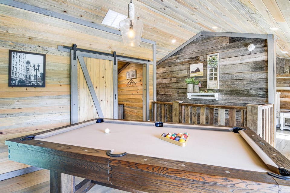Hot Tub + Pool Table: 3-Story Gatlinburg Cabin! Cabin in Gatlinburg