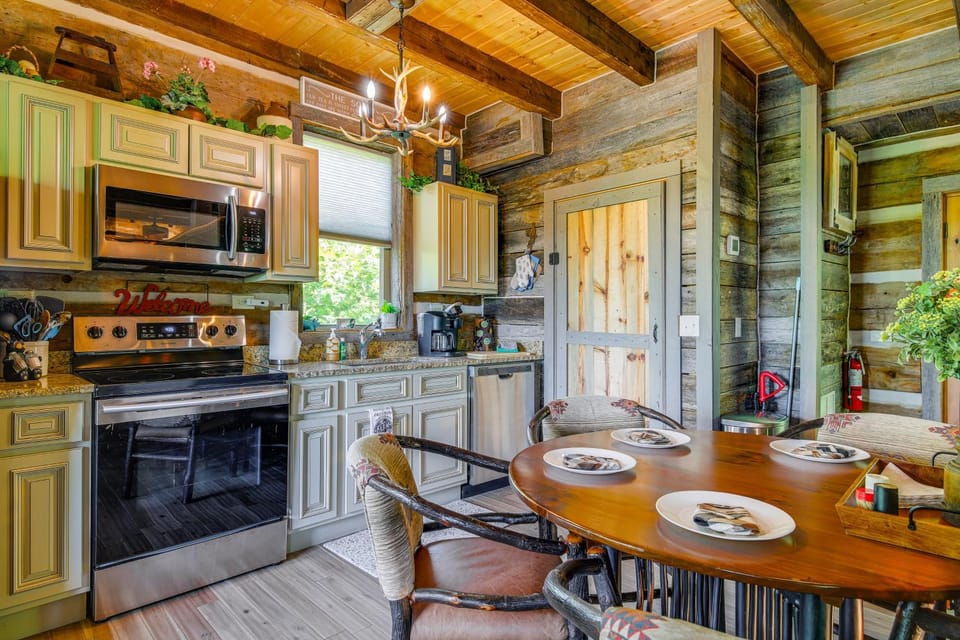 Hot Tub + Pool Table: 3-Story Gatlinburg Cabin! Cabin in Gatlinburg