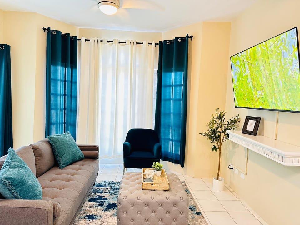 Falcon Oceanview 2br Condo-Airport Transportation Available-24-7Security Apartment in Montego Bay