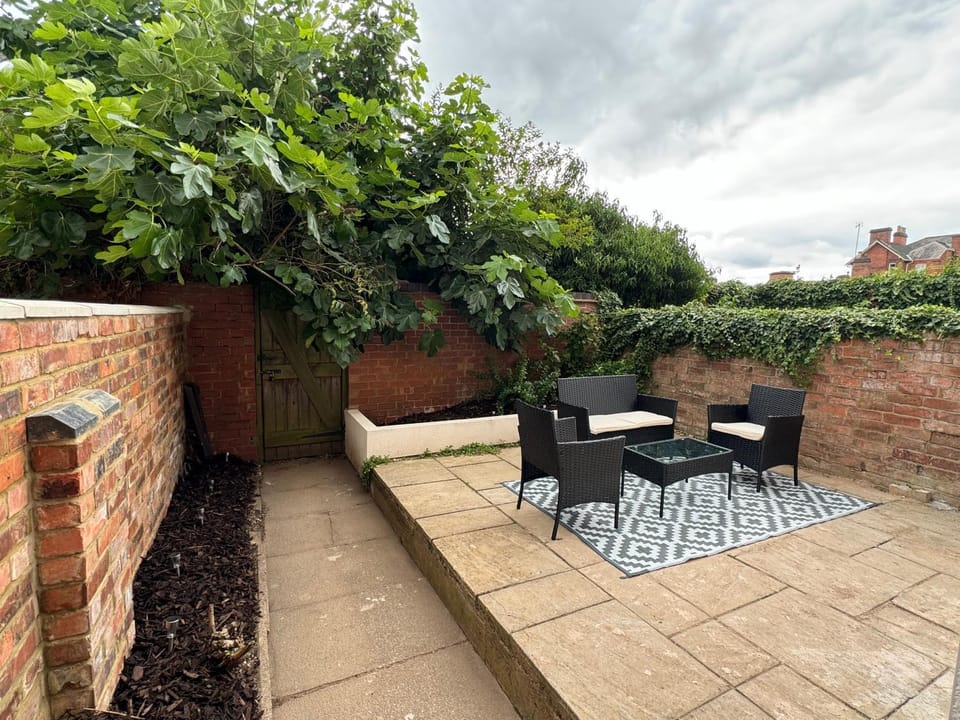 Quiet Luxury 2 Bed Apartment with Patio in Central Leicester Apartment in Leicester