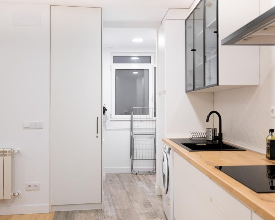 Kitchen or kitchenette, oven, pet friendly, stove