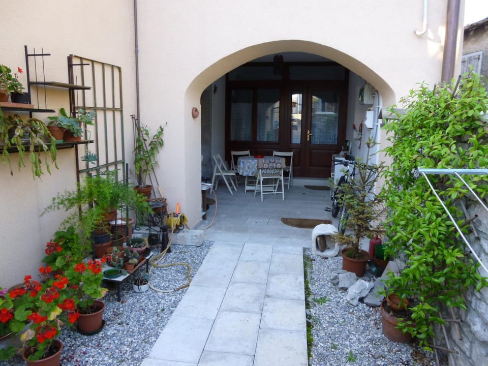 Patio, Facade/entrance