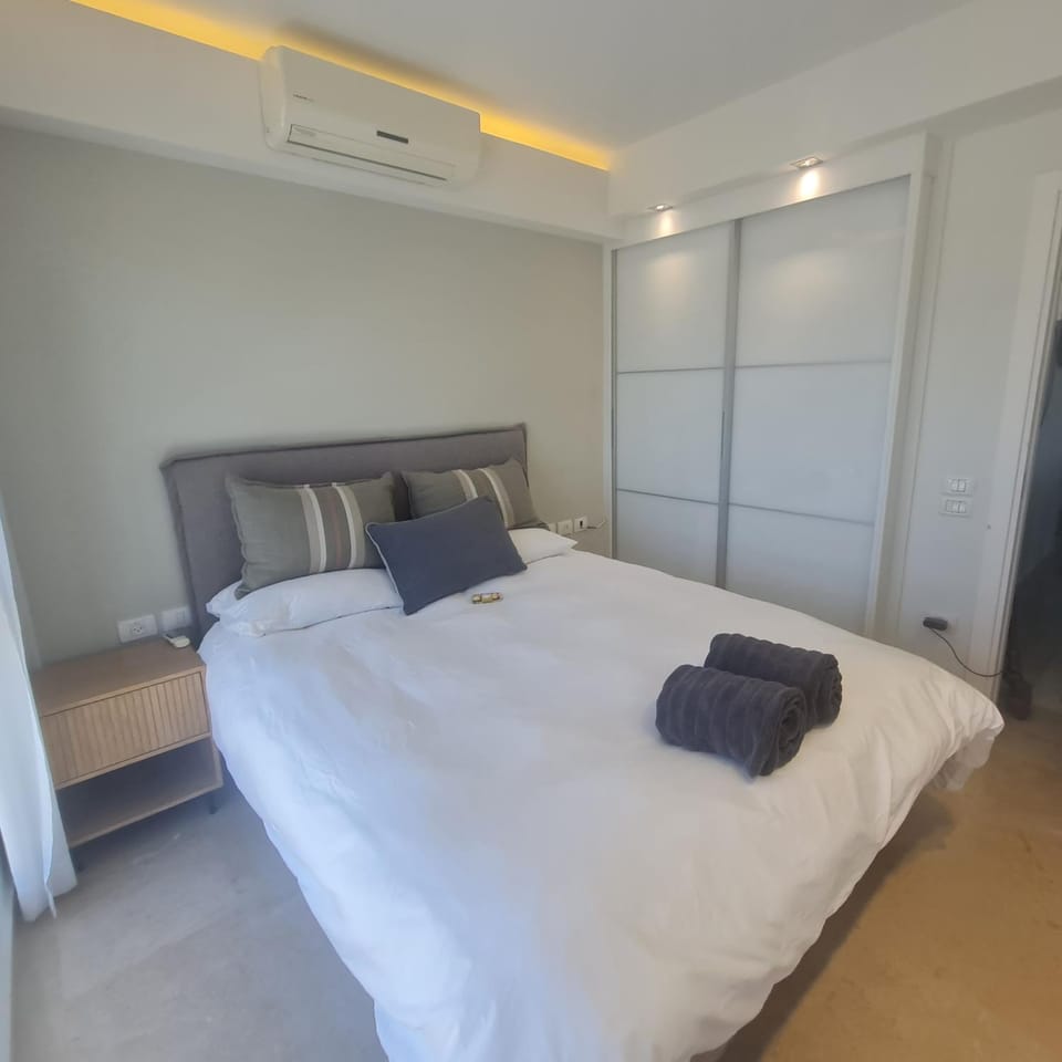Tel Aviv Beachfront Apartment in Tel Aviv-Yafo