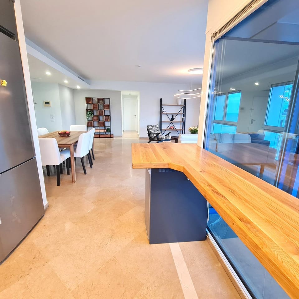 Tel Aviv Beachfront Apartment in Tel Aviv-Yafo