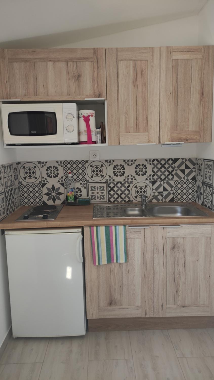 Kitchen or kitchenette