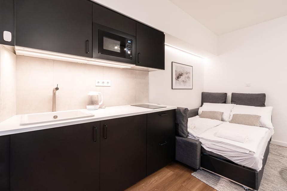 Bed, Kitchen or kitchenette, Photo of the whole room, Bedroom, towels