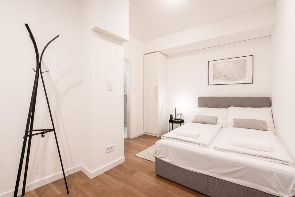 Bed, Photo of the whole room, Decorative detail, Bedroom, towels