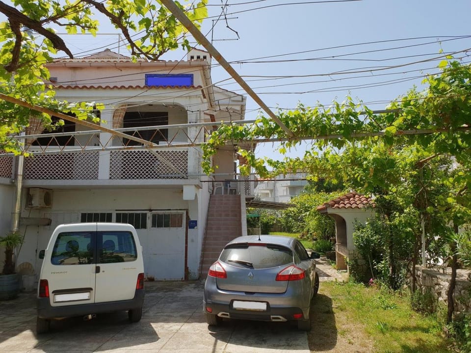 Apartments Srdoc Bed and Breakfast in Primorje-Gorski Kotar County