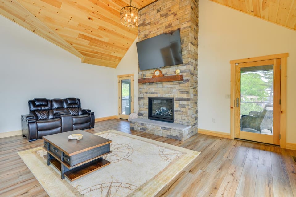 Hot Tub & Dock: Waterfront Wellesley Island Home! House in Wellesley Island