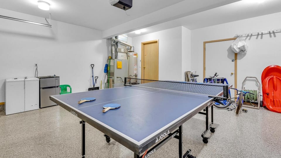 Game Room, Table tennis