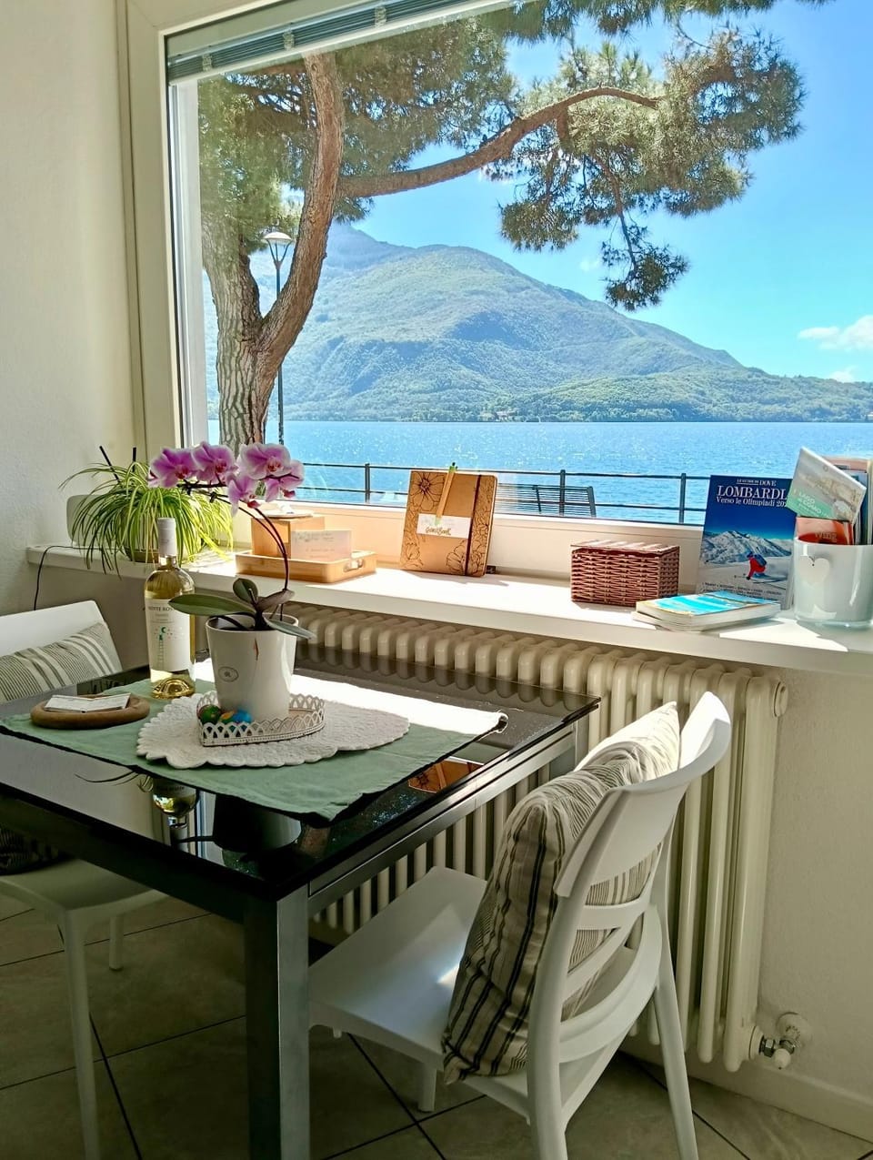 Day, Natural landscape, View (from property/room), Living room, Seating area, Dining area, Lake view, Mountain view