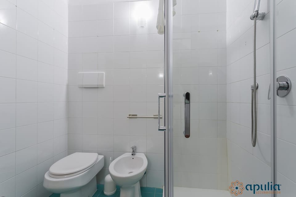 Toilet, bidet