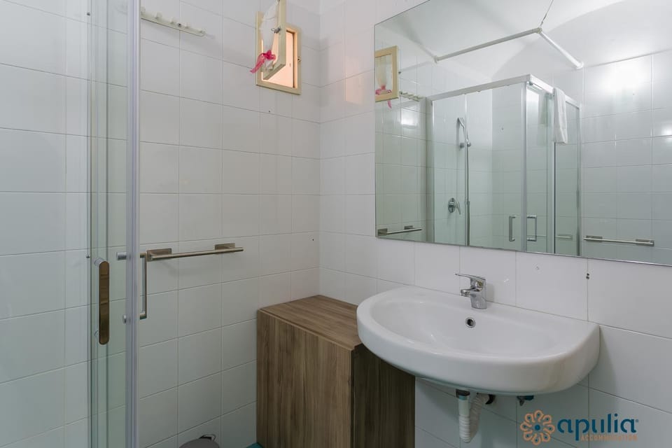 Bathroom, towels
