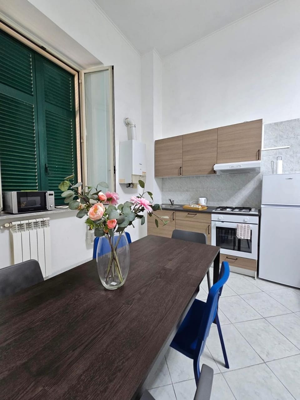 Dining area, kitchen