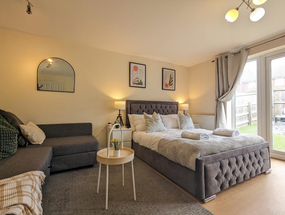 Large 4-Bedrooms House Near Centre Free Parking House in Liverpool