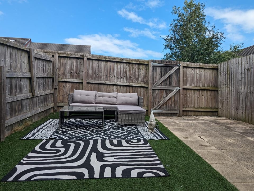 Large 4-Bedrooms House Near Centre Free Parking House in Liverpool