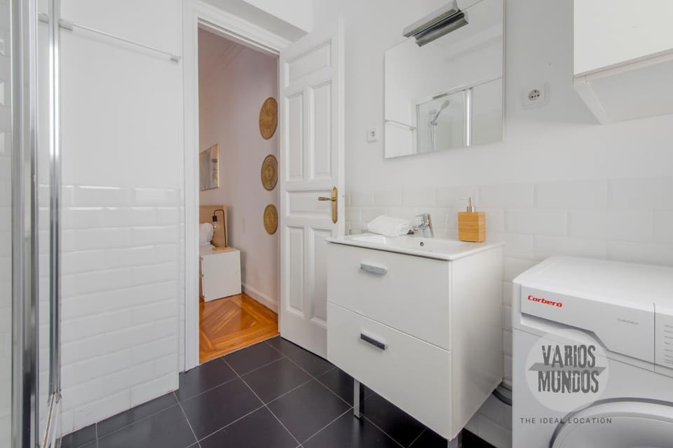 Bathroom, washing machine