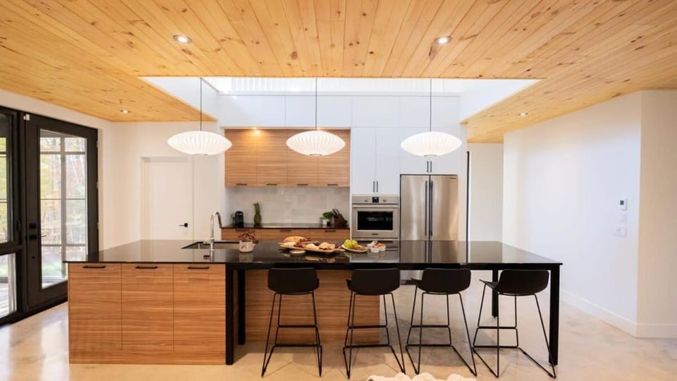 Le Bois Debout - Lake & Trails Chalet in Quebec