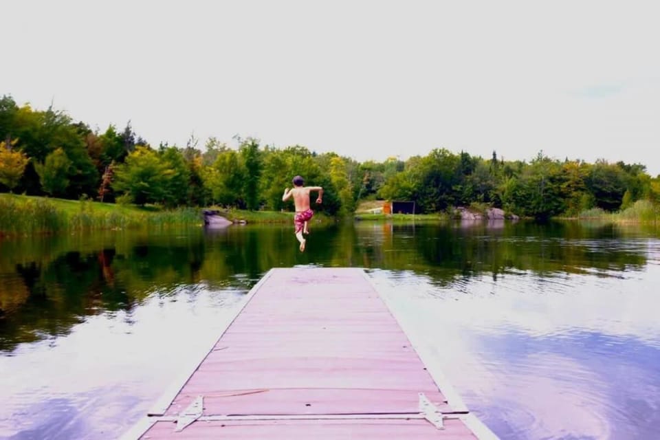 Le Bois Debout - Lake & Trails Chalet in Quebec