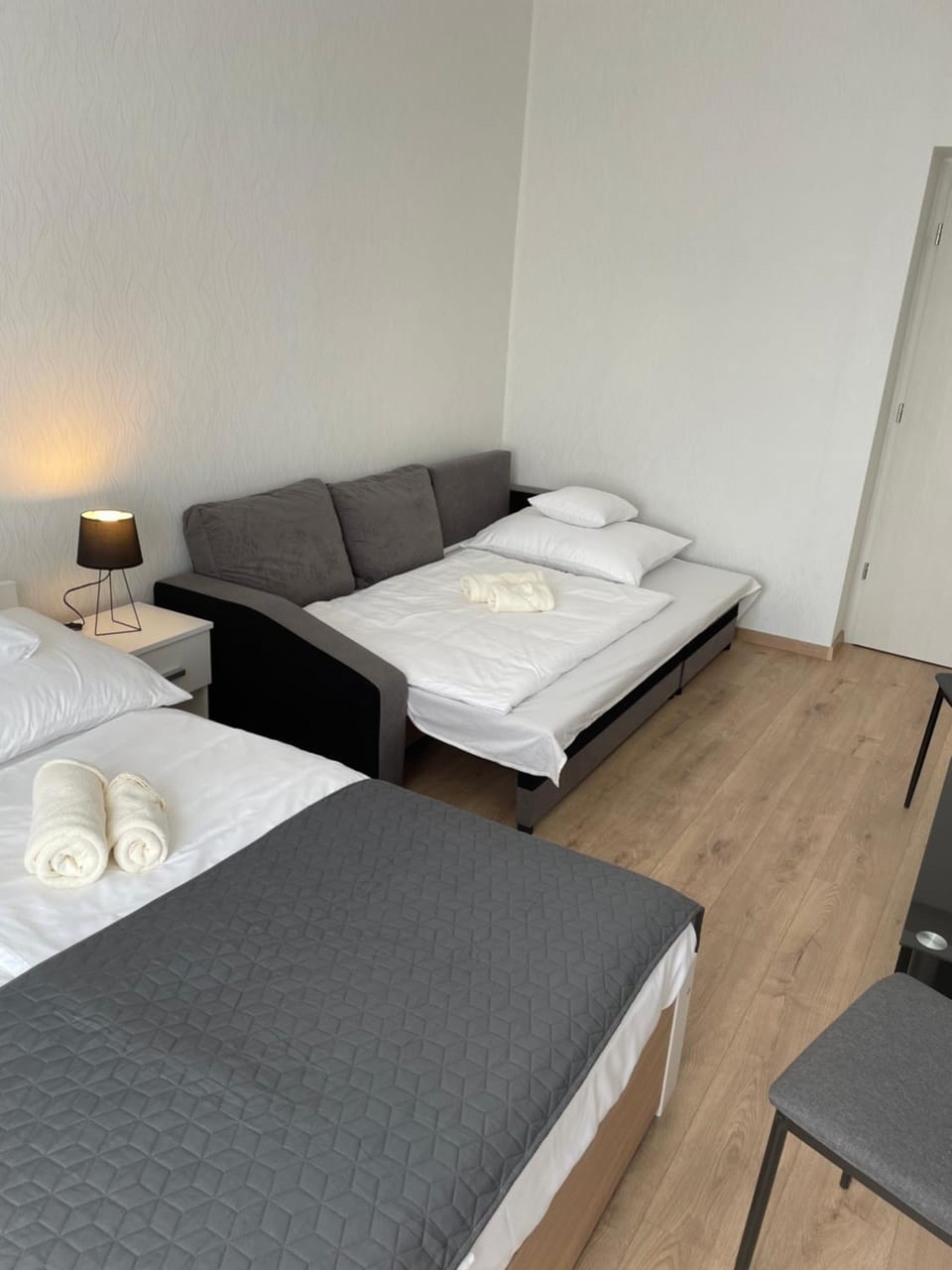 Bed, Bedroom, towels