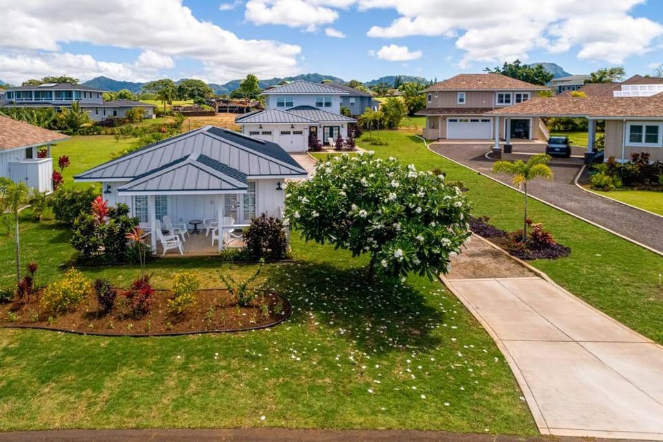 Property building, Day, Neighbourhood, Bird's eye view, Street view