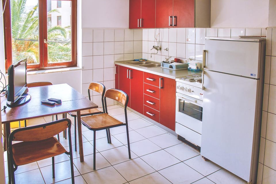 Day, Dining area