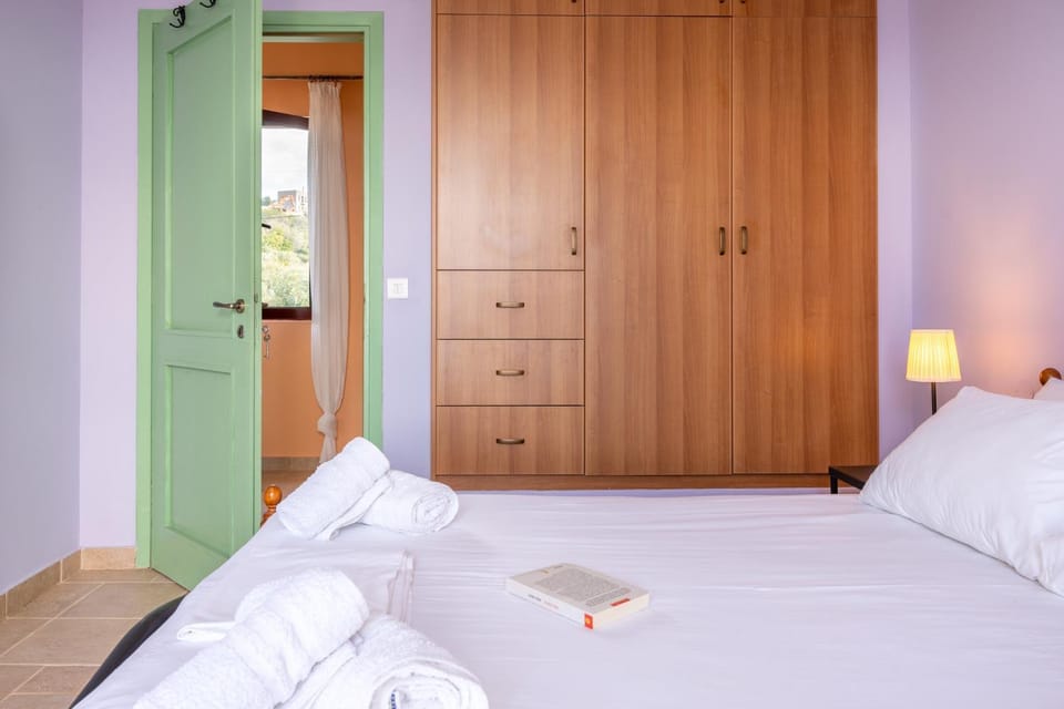 Bed, Photo of the whole room, Bedroom, towels, wardrobe