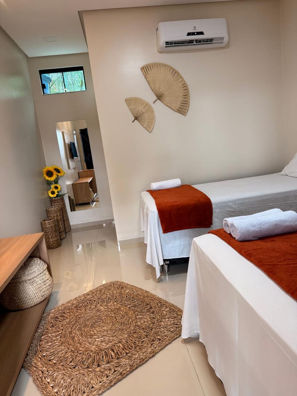 Bed, Photo of the whole room, Bedroom, air conditioner