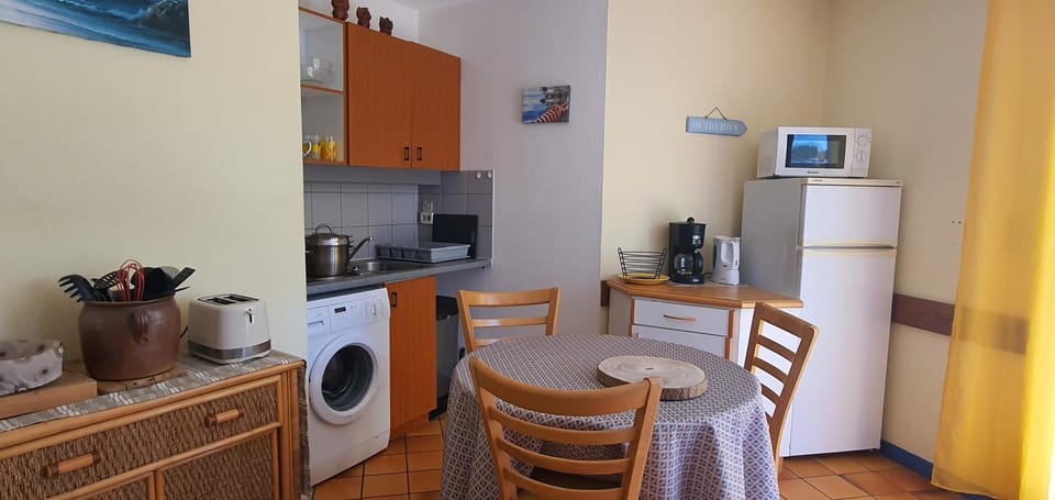 Coffee/tea facilities, Dining area