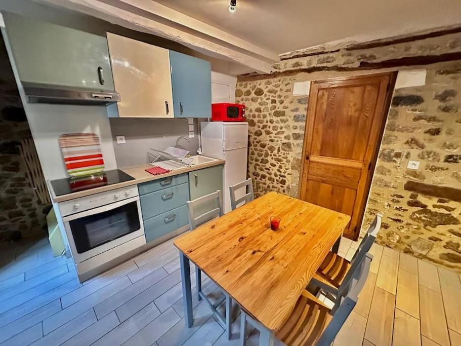 Dining area, oven, stove