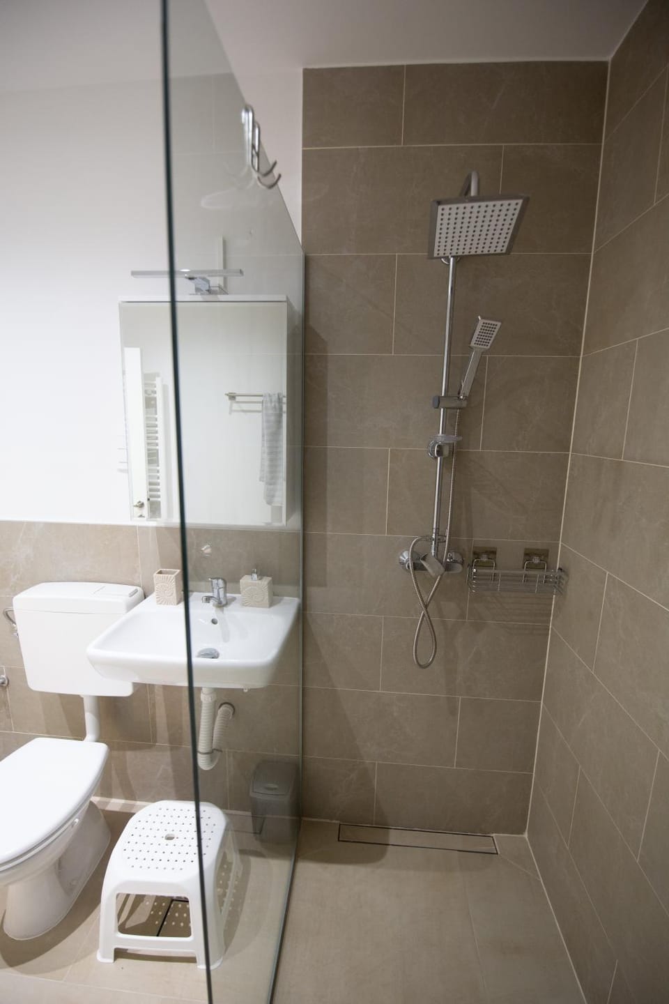 Shower, Toilet, Bathroom, towels