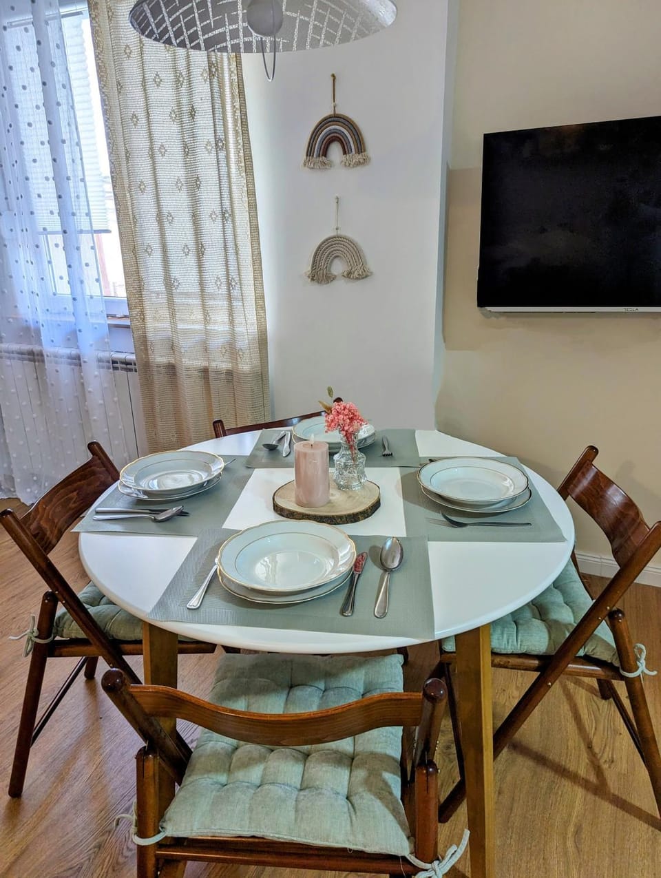 TV and multimedia, Living room, Seating area, Dining area, Dinner