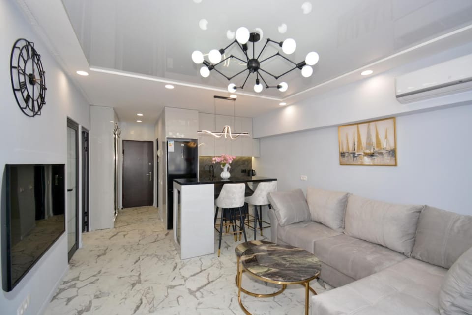 Kitchen or kitchenette, Living room, Seating area, Dining area, minibar
