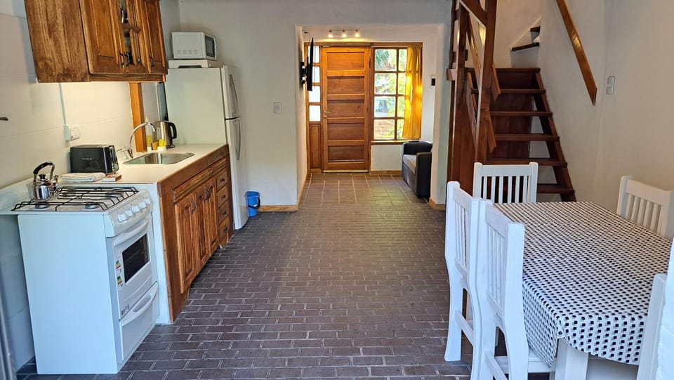 Kitchen or kitchenette, Dining area, oven, stove
