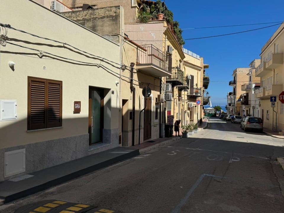 Property building, Day, Neighbourhood, City view, Street view