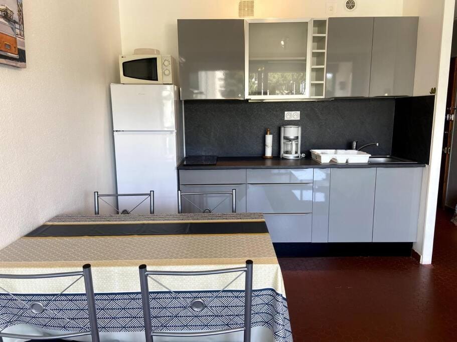 Kitchen or kitchenette